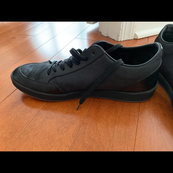 Men’s black Louis Vuitton sneakers - Picture 4 of 7